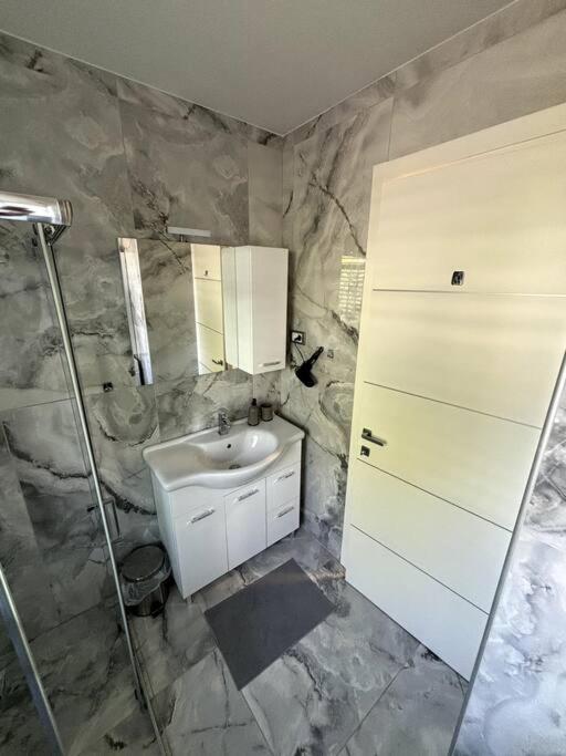 Apartma Moste 3-free Parking&pool, Ev Station Ljubljana