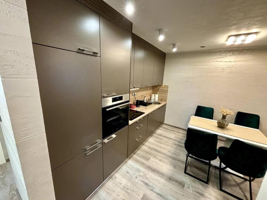 Moste 3-free Parking&pool, Ev Station Apartman